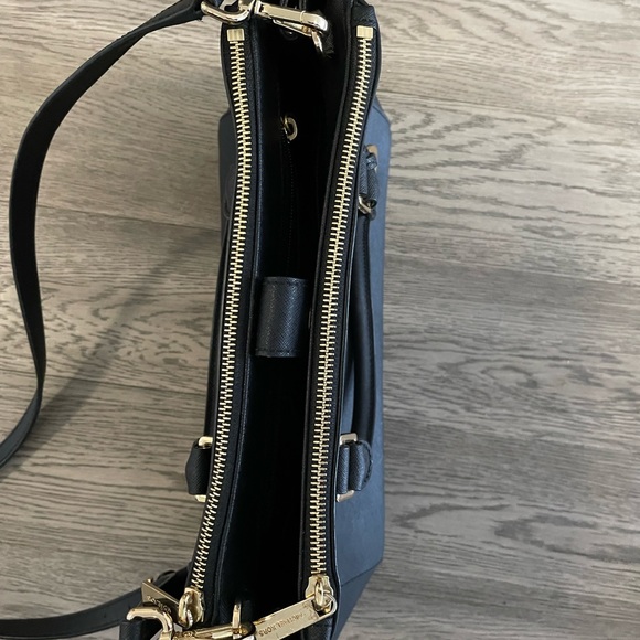 Michael Kors purse - Picture 4 of 7